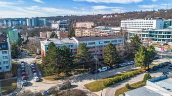Byt o dispozici 3+kk a celkové ploše 78 m² včetně lodžie se 