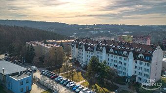 Byt o dispozici 3+kk a celkové ploše 78 m² včetně lodžie se 