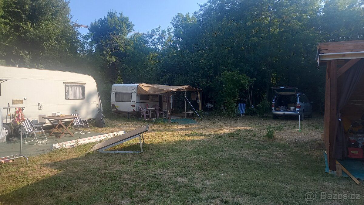Cca460m , klidne prostredi za mestem ,asfaltova komunikace v