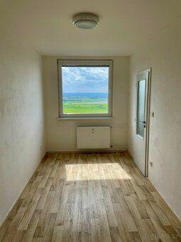 Klidné a stylové bydlení obklopené přírodou

 Nabízím k pron
