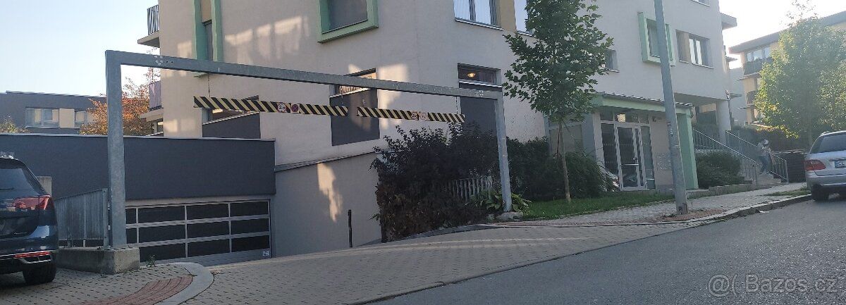 Nabízím k prodeji parkovací stání o velikosti 14m2 umístěné 