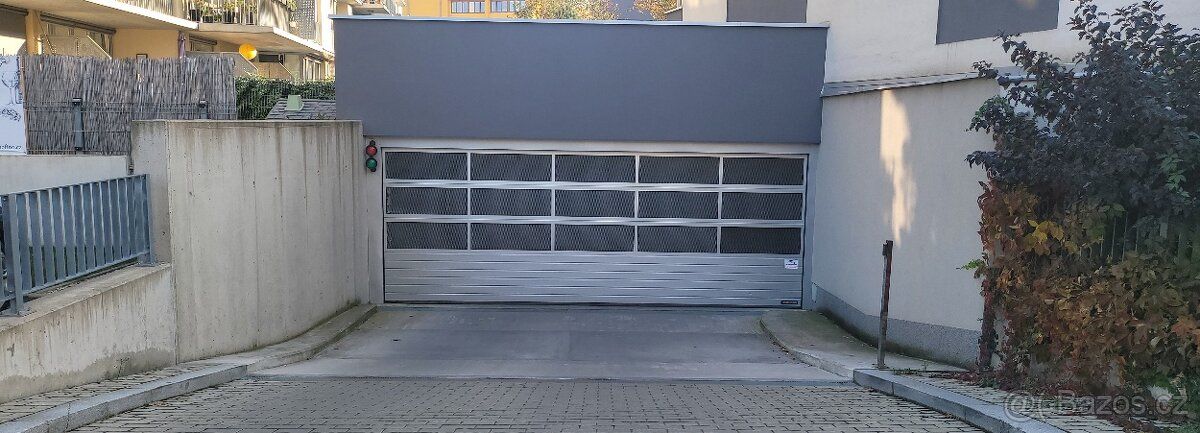 Nabízím k prodeji parkovací stání o velikosti 14m2 umístěné 