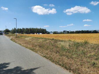 Stránčice u Říčan /Praha Východ/- pozemek 2585 m2 nedaleko d