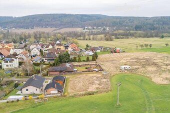Exkluzivně nabízíme stavební pozemek o výměře 351 m² v klidn
