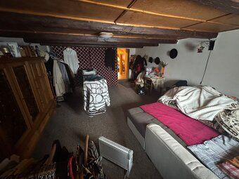 - Nabízím k prodeji prostornou chalupu o ploše 210 m² s vlas