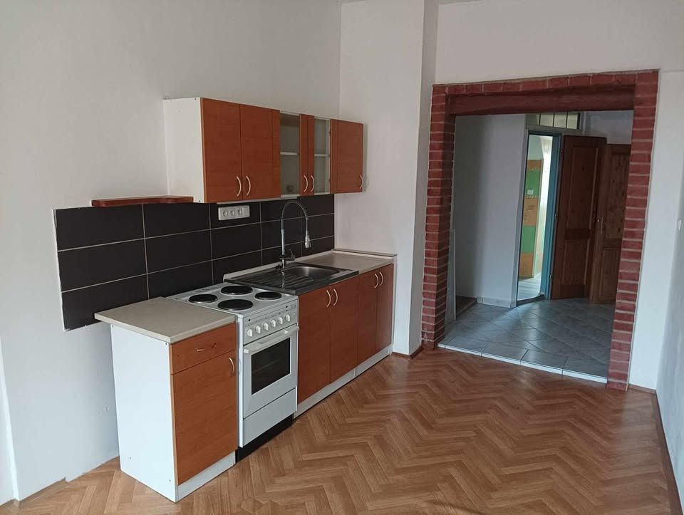 podkrovní byt 30m2, akumulační topení, částečně zateplené. m