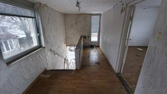 Nabízíme k prodeji samostatně stojící rodinný dům, který se 