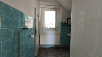Nabízíme k prodeji samostatně stojící rodinný dům, který se 