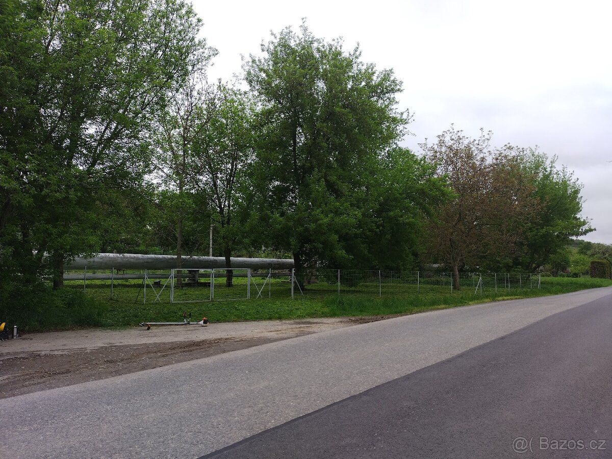 Cena včetně všech poplatků a právních služeb. Oplocená zahra