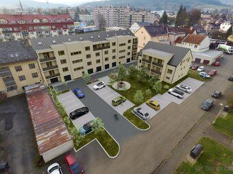 Moderní bytový dům na náměstí v Nýrsku nabízí komfortní bydl