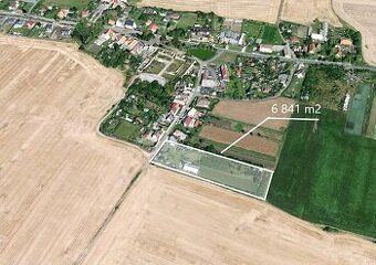 Pozemky jsou vesměs na sebe navazující v územním plánu veden