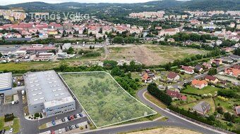 Pozemky jsou vesměs na sebe navazující v územním plánu veden