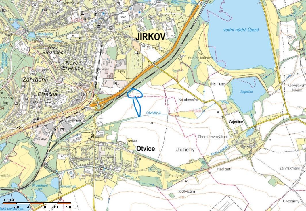 Pozemky jsou vesměs na sebe navazující v územním plánu veden