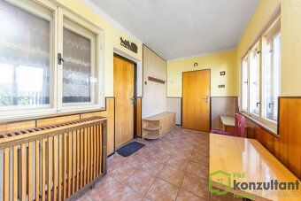 Ev.č. 00887 Rodinný dům 4+1 s garáží, dílnou a zahradou ve V