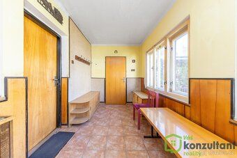 Ev.č. 00887 Rodinný dům 4+1 s garáží, dílnou a zahradou ve V