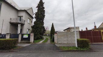 Ev.č. 27016-1 K pronájmu dvě řadové garáže situované v centr