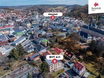 Nabízíme k prodeji nadstandardně prostorný byt o dispozici 4