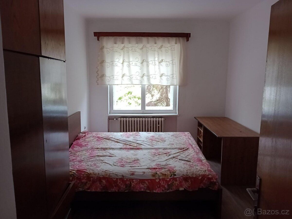 Nabízím volný pokoj v bytě v Olomouci. Lokalita u Šantovky, 