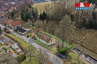 Nabízíme k prodeji rodinný dům se zahradou o celkové ploše p