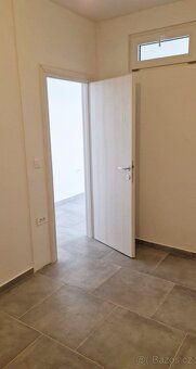 Na prodej nový, nezařízený apartmán ve vyvýšeném přízemí byt