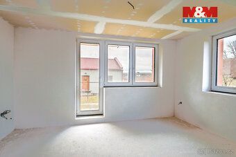 Nabízíme k prodeji prostornou rodinnou vilu v malebné jihoče