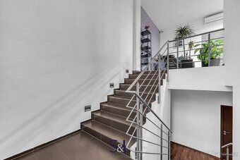 Ev.č. 01463 Přenechání zavedeného Hair & Style Studia v cent