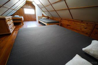 Nabízím k prodeji zděnou chatu o celkové ploše 42 m² s garáž