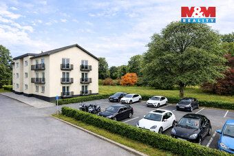 Moderní byt 2+kk v novostavbě ve Žlebech představuje zajímav