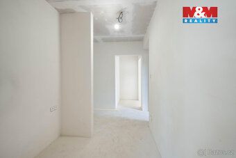 Chcete bydlet nedaleko města a zároveň mít přírodu přímo u v