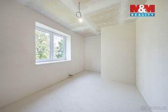 Chcete bydlet nedaleko města a zároveň mít přírodu přímo u v