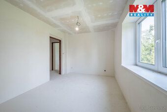 Chcete bydlet nedaleko města a zároveň mít přírodu přímo u v