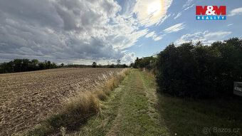 Prodej pozemku k výstavbě o rozloze 1 198 m², s možností výs