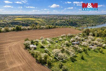 Prodej pozemku k výstavbě o rozloze 1 198 m², s možností výs