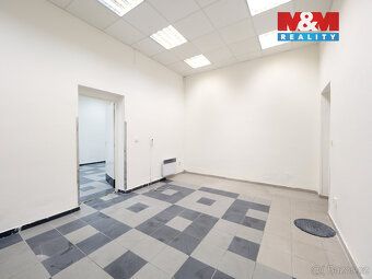 Nabízíme k prodeji soubor nebytových a obchodních prostor o 