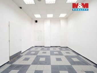 Nabízíme k prodeji soubor nebytových a obchodních prostor o 