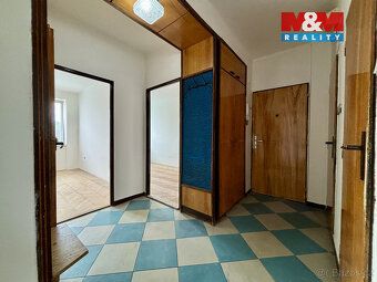 Nabízíme k prodeji prostorný byt s garáží o dispozici 4+1 a 