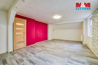 V Podhradí u Aše, na okraji lesa a v tichu Smrčin, stojí dům