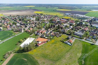 Pozemky pro výstavbu (801m2 parcela pro RD a 255m2 podíl na 