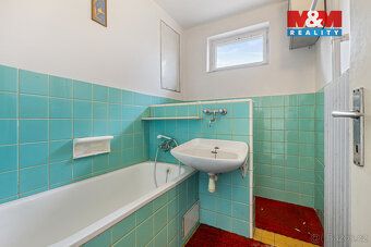 Tento cihlový dům je na krásném místě, na jižním svahu a výh