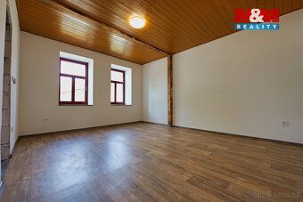 Ve výhradním zastoupení nabízíme rodinný dům o dispozici 4+k