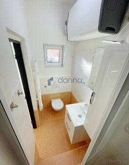 Nabízíme k pronájmu světlý byt 1+kk, o ploše 34m², v přízemí