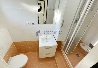 Nabízíme k pronájmu světlý byt 1+kk, o ploše 34m², v přízemí