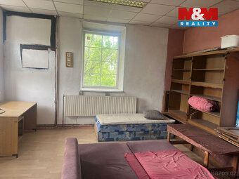 Nabízíme rodinný dům v centru hezké obce v Jižních Čechách. 
