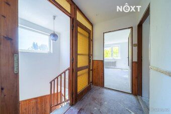 8+2, každé patro zhruba 90 m², sklep, garáž, hospodářská bud