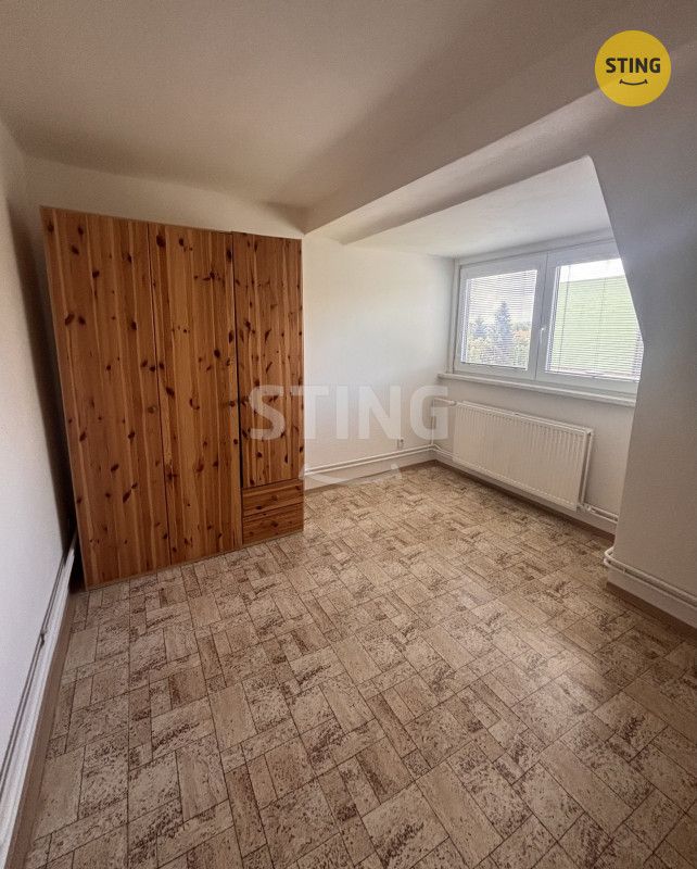 Nabízíme k pronájmu slunný byt 2+1 o výměře 56m2 na ul. 28.ř