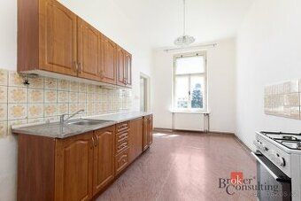 Nabízíme k pronájmu slunný byt 2+1 o výměře 56m2 na ul. 28.ř