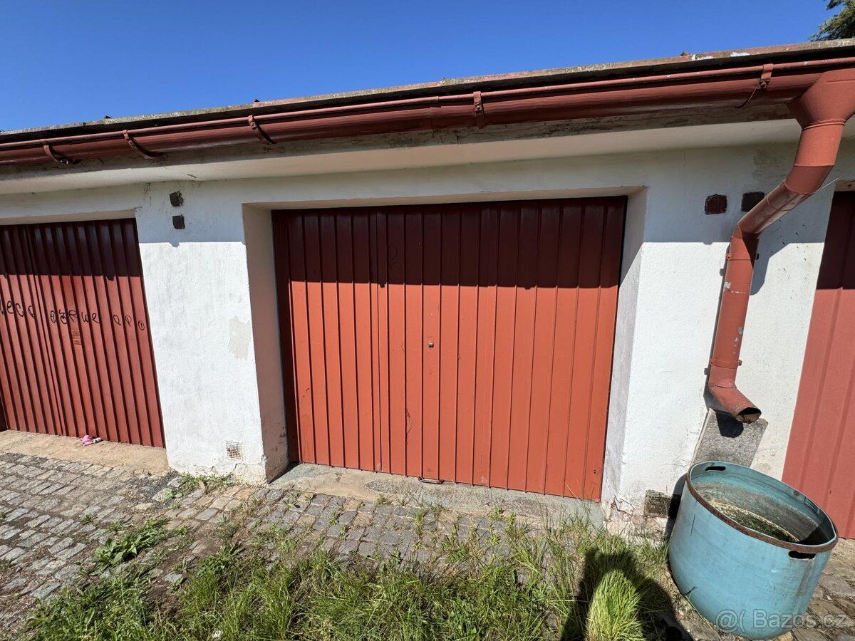 Nabízím k prodeji řadovou zděnou garáž o výměře 21 m2, umíst