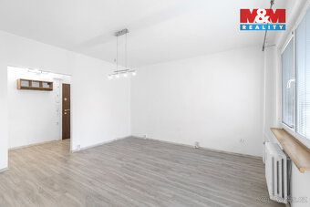 Nabízíme k prodeji byt 3+1 o užitné ploše 63 m² v panelovém 