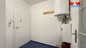 Nabízíme k pronájmu prostorný a světlý byt 2+1 v Benátkách n