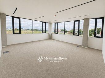 Ev.č. IL26027 Nabízíme k pronájmu dva ucelené reprezentativn